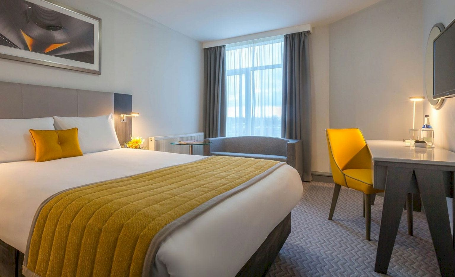 Race and Stay at The 4* Maldron Hotel, Dublin 2 for Leopardstown Races